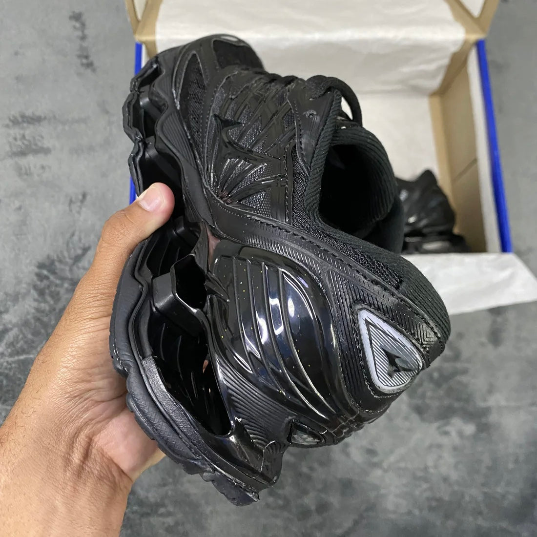 Mizuno Wave PRO 8 All Black