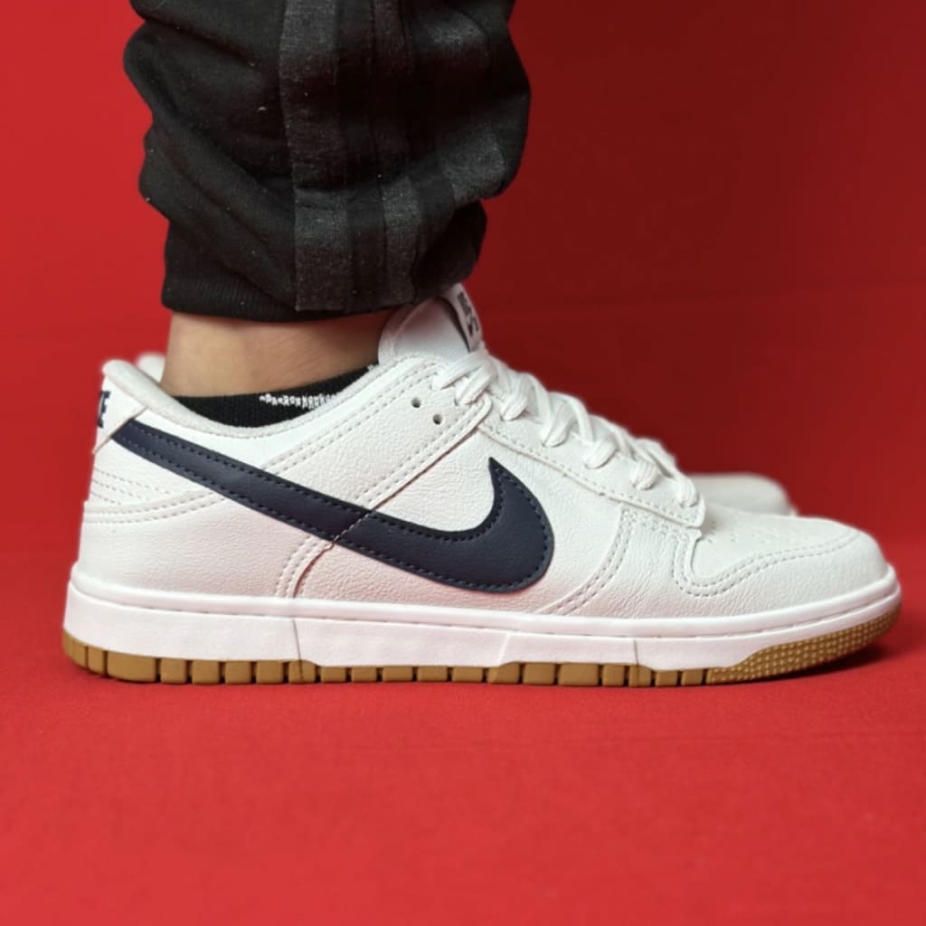 Dunk Low Branco Solado Marrom